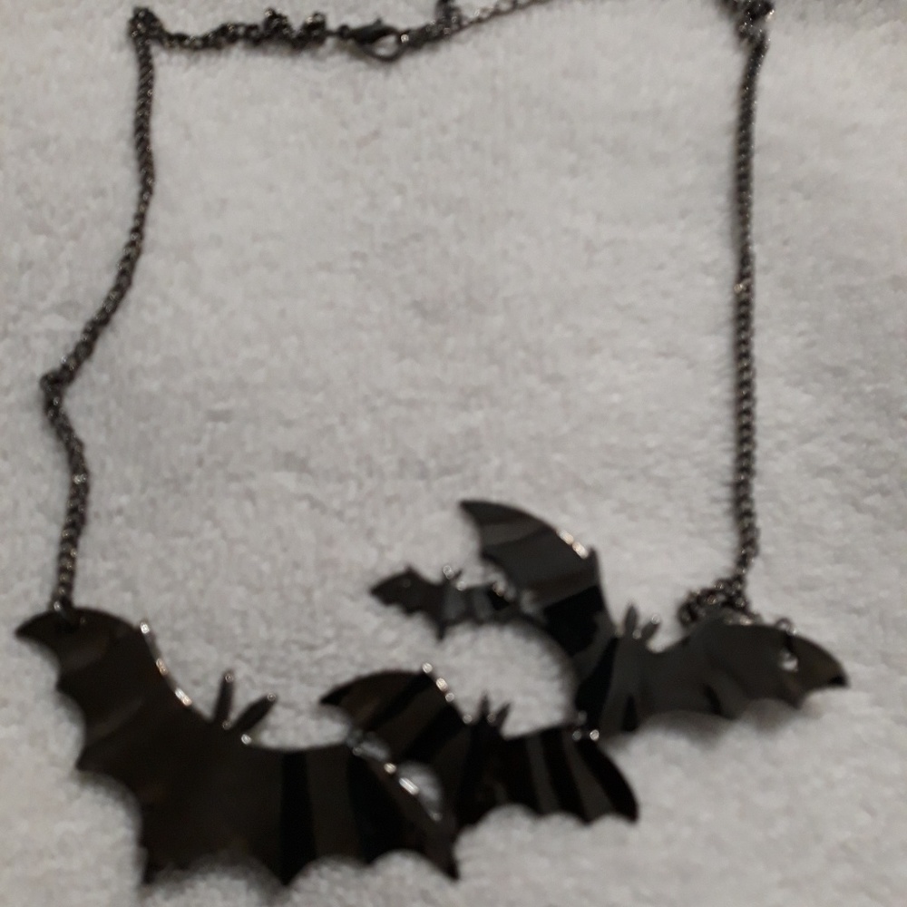 FLYING BATS NECKLACE Black Acrylic Pendant Bat 2 - Picture 5 of 7